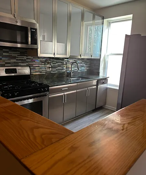 116 Saint Marks Pl #2 — Photo 4