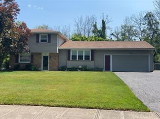 8 Pickdale Dr, Rochester, NY 14626