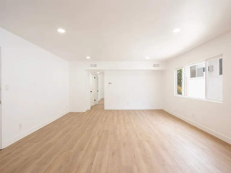 1626 N Fuller Ave — Photo 5