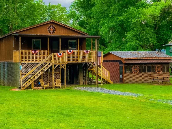 55 Minnow Ln, Alderson, WV 24910