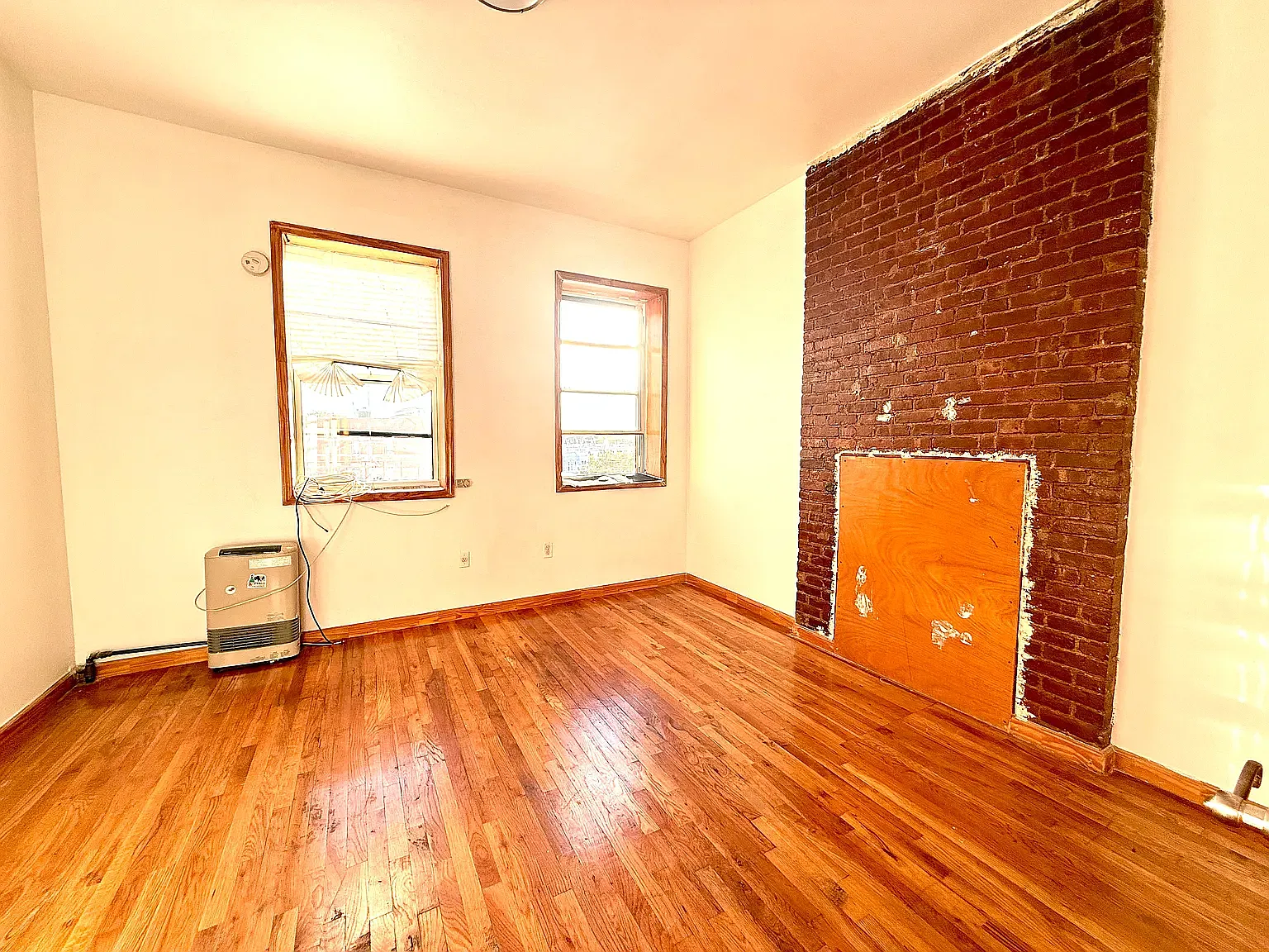 1505 Broadway — Photo 4