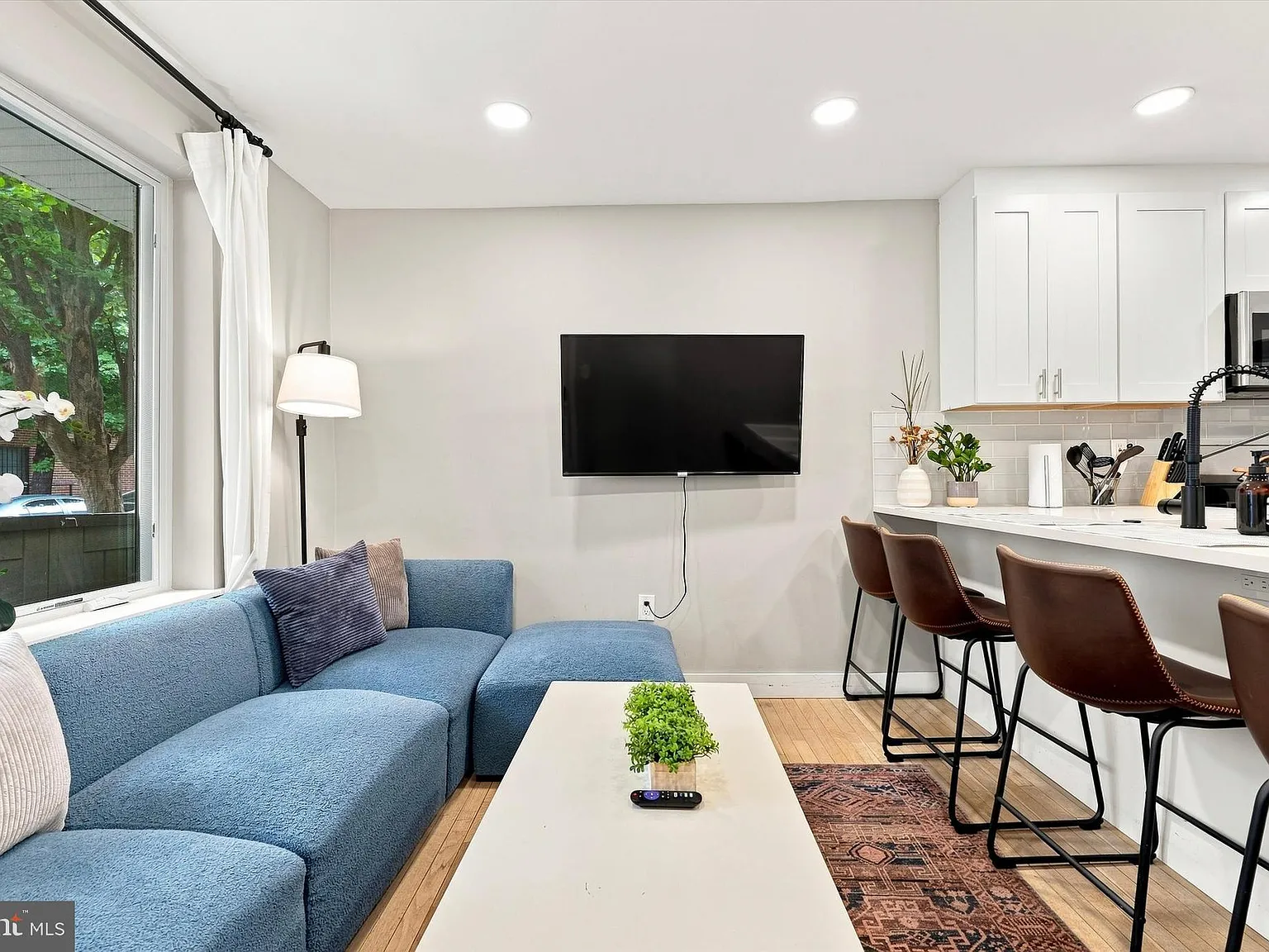 2 bed, 2000 sqft, $2,200 — Photo 4