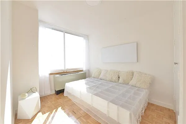 Sold by A & I Broadway | media 17