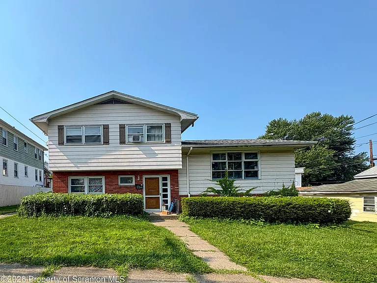 624 Hemlock St #FRONT HOUSE — Photo 1