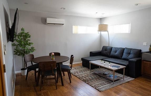 4th image of 10809 Hartsook St #2