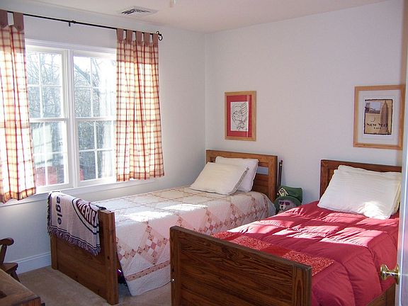 Generous size bedroom