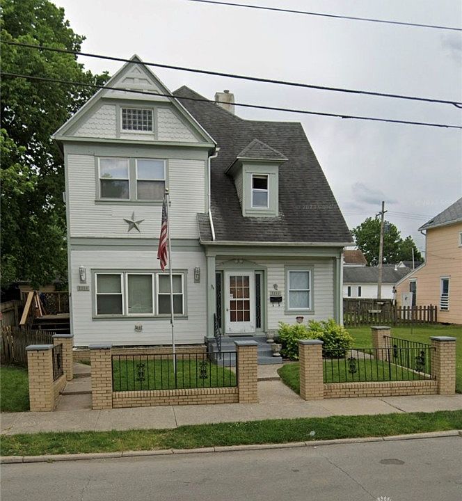2nd image of 3212 E 3rd St