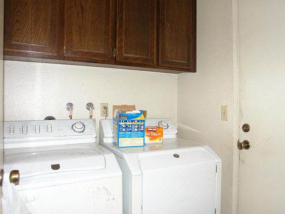 4th image of 1557 Garvey Pl