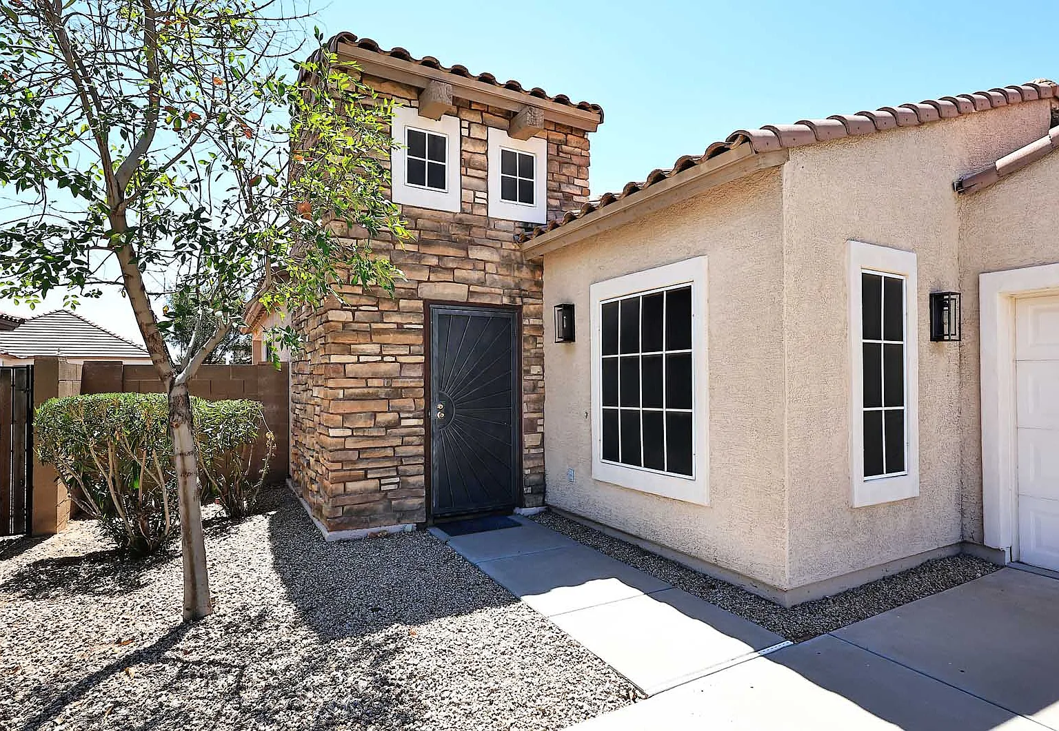 3 bed, 1670 sqft, $2,100 — Photo 2