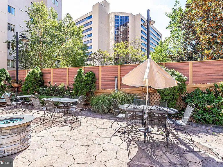 1211 S Eads St #1203 — Photo 47