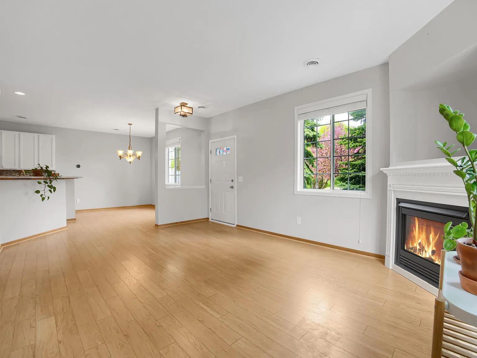 3 bed, 1645 sqft, $2,400 — Photo 4