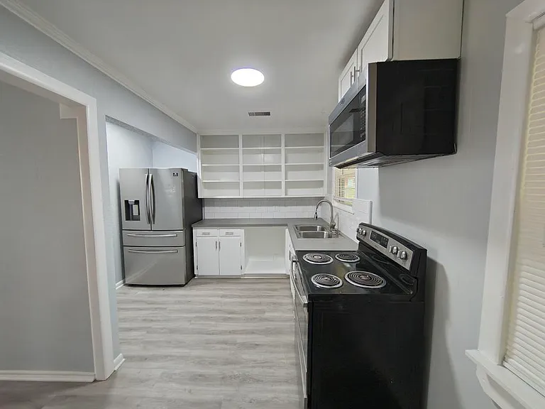 202 Margaret Lee St — Photo 3