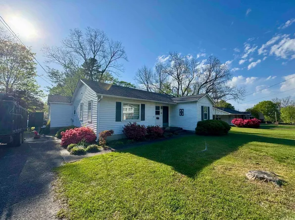 1015 Crestview St, Covington, TN 38019