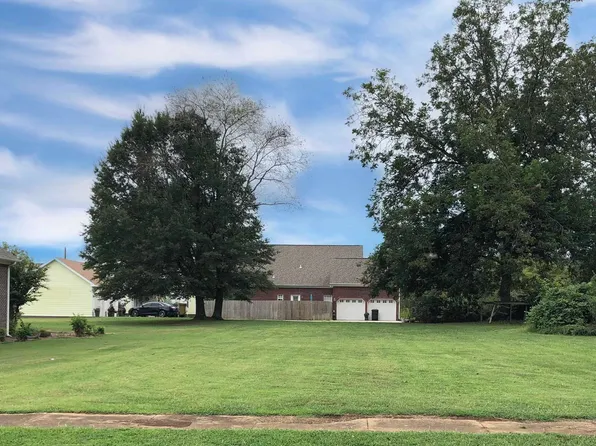 305 6th St, Sheffield, AL 35660