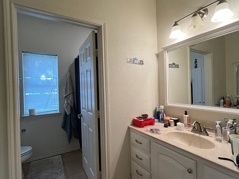 547 E Crow St — Photo 7