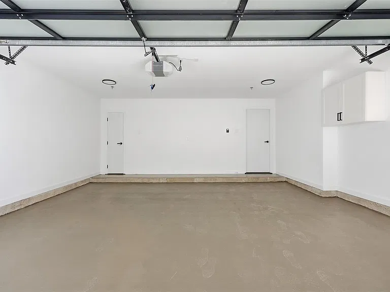 4635 Manett St #101 — Photo 29