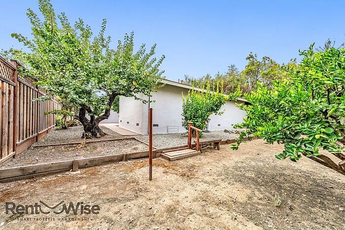 2080 Helena Way — Photo 29