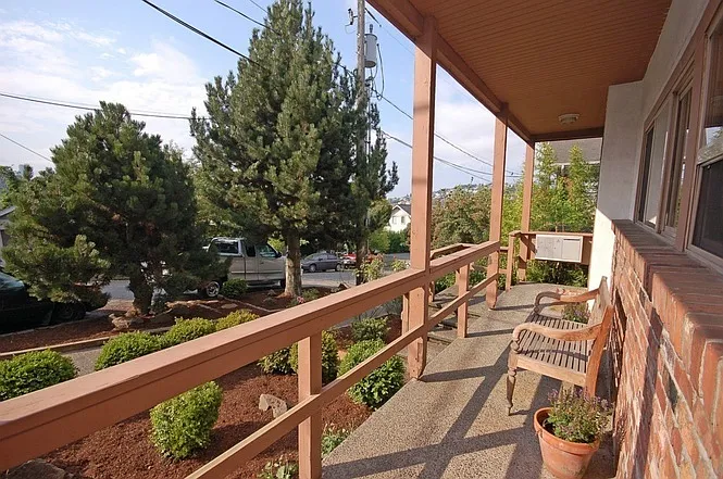 258 E Newton St — Photo 2