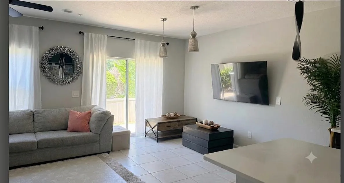 3 bed, 1559 sqft, $2,450 — Photo 2