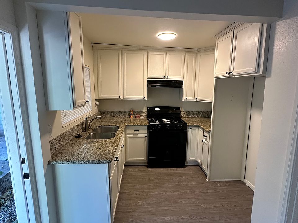 1st image of 14638 Calvert St #B