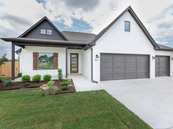 809 E Edgewater Pl S, Broken Arrow, OK 74012