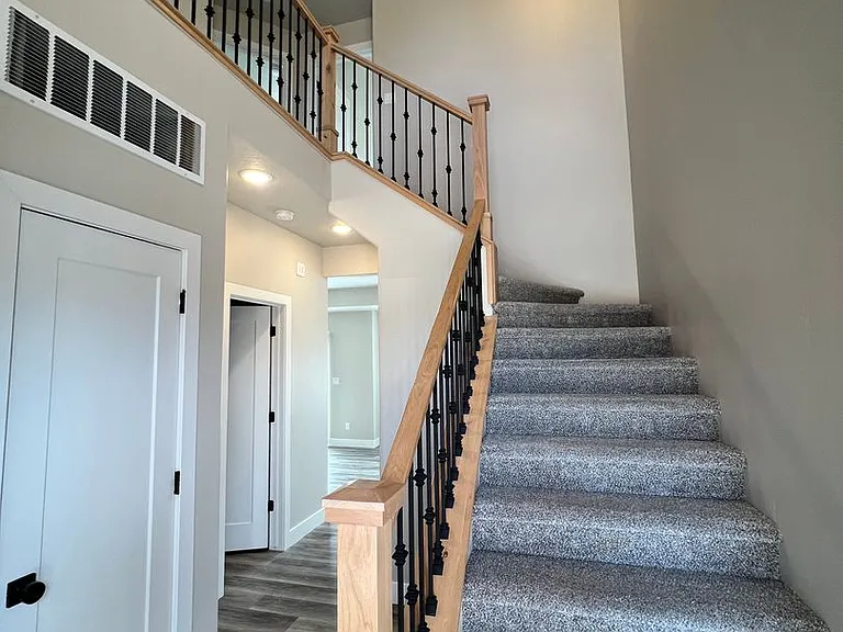 2656 N Clark Pkwy — Photo 8