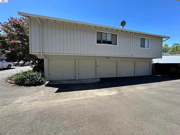 2nd image of 3851 Vineyard Ave