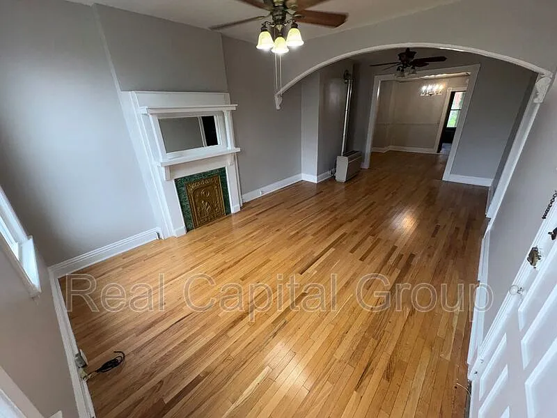 3 bed, 1.0 bath, $1,495 — Photo 2