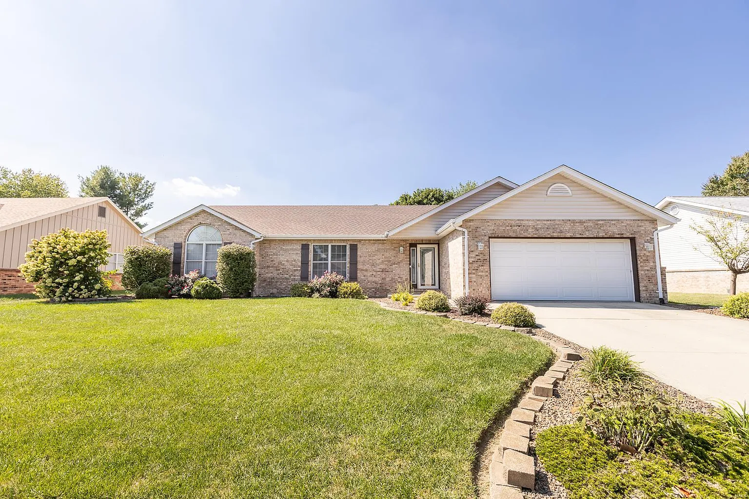 195 Saint Sabre Dr photo 1