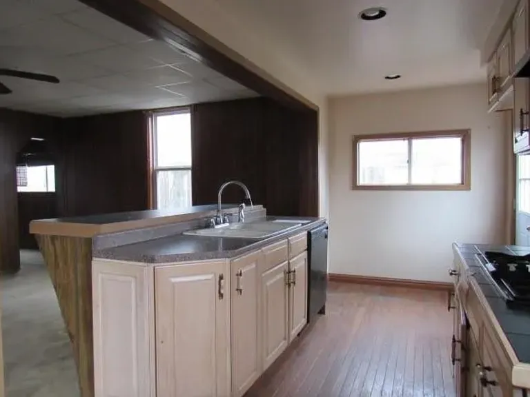 223 Searight Ave — Photo 2