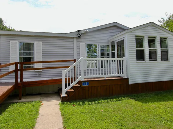 115 Lake Wildwind Dr, Metamora, IL 61548