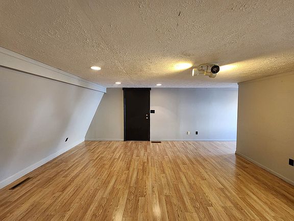 4th image of 331 S Market St