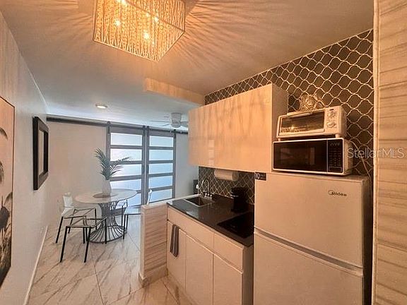 5th image of ESJ Tower AVE ISLA VERDE #155
