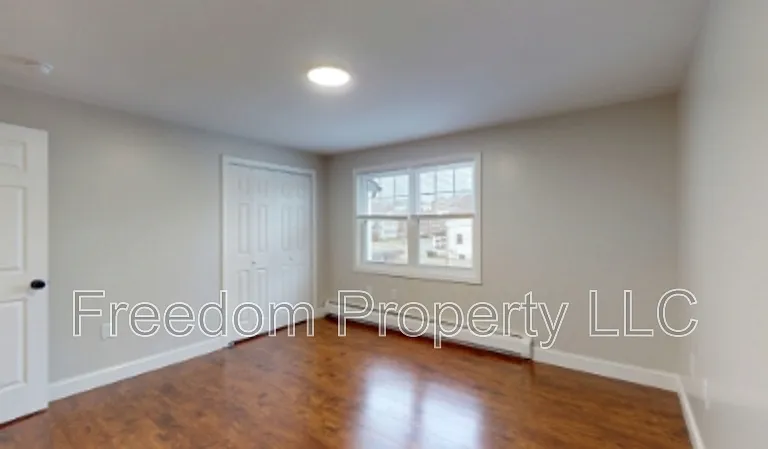 569 Center St #7 — Photo 7