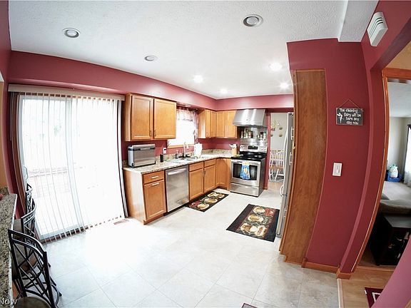 3rd image of 15623 Indianhead Ln