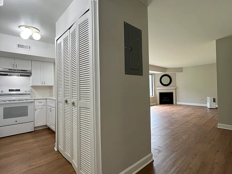 225 Briarcrest Dr #200 — Photo 3