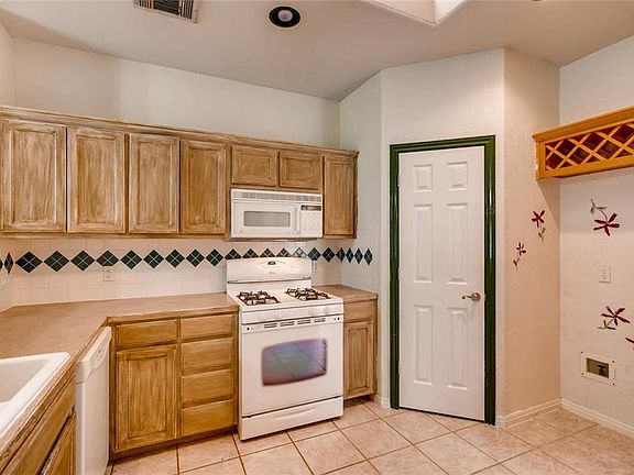 5th image of 2013 Chaparral Dr