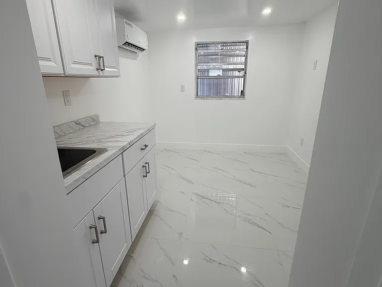 2314 SW 60th Ave — Photo 4