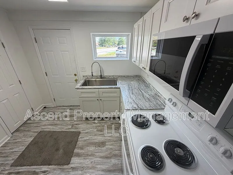 1 bed, 1.0 bath, $1,100 — Photo 3