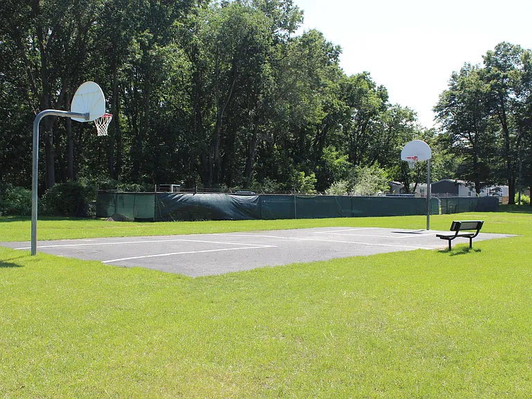 Groveland Manor — Photo 7