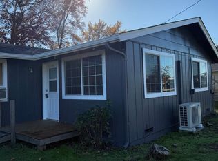 1011 SE Locust St, Dundee, OR 97115