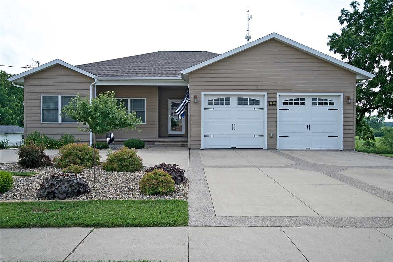 213 Elkader St, Strawberry Point, IA 52076 Zillow