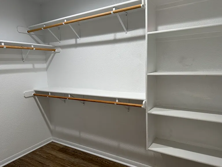 621 S Roy Reynolds Dr — Photo 27