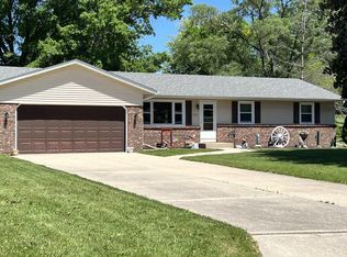 111 Amber Dr, Oregon, IL 61061
