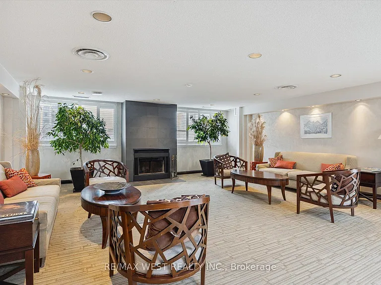 225 Davenport Rd #503 — Photo 29