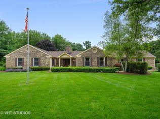 124 Vance Ct, Lake Barrington, IL 60010