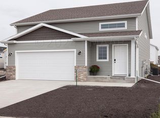 1176 Jill Dr W, West Fargo, ND