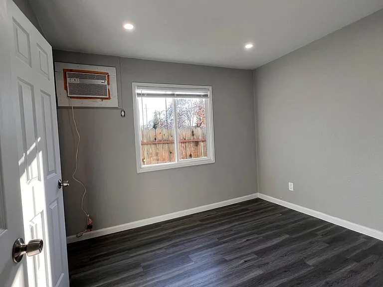 153 4th St #7 — Photo 6