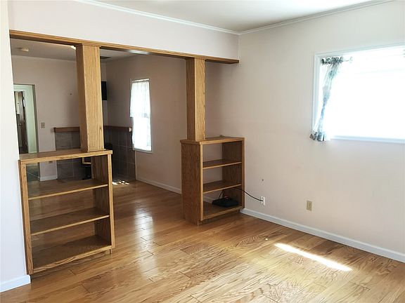 2nd image of 33 Moffat Avenue