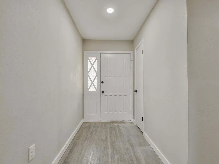 8007 Elmwood Ave — Photo 3